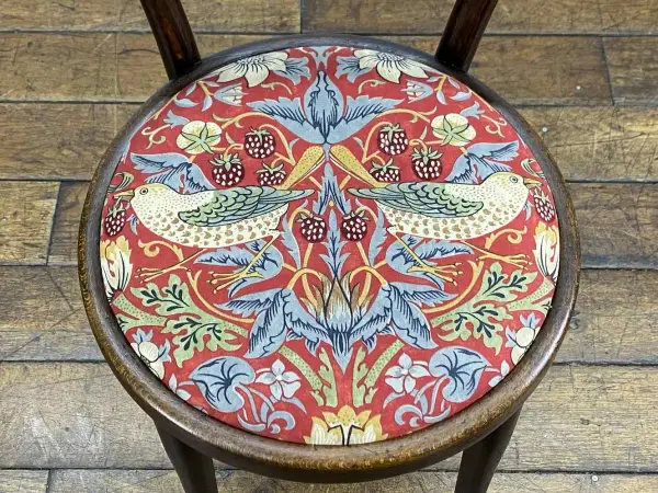 ベントウッドチェア｜ブナ材・1930年代 モリス「いちご泥棒」張りのバルーンバック THONET（トーネット） 6