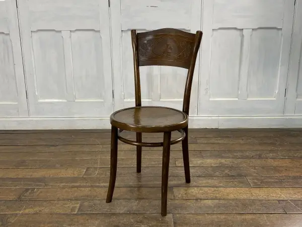 ベントウッドチェア｜ブナ材・1930年代 フラワーモチーフのパネルバック THONET（トーネット）