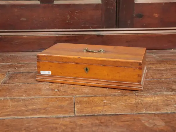 ツールボックス｜オーク材・1930年代 真鍮ハンドルの紳士用工具箱 1