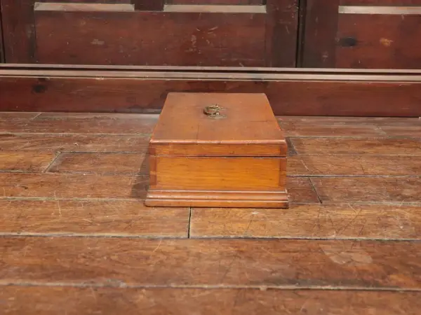 ツールボックス｜オーク材・1930年代 真鍮ハンドルの紳士用工具箱 4