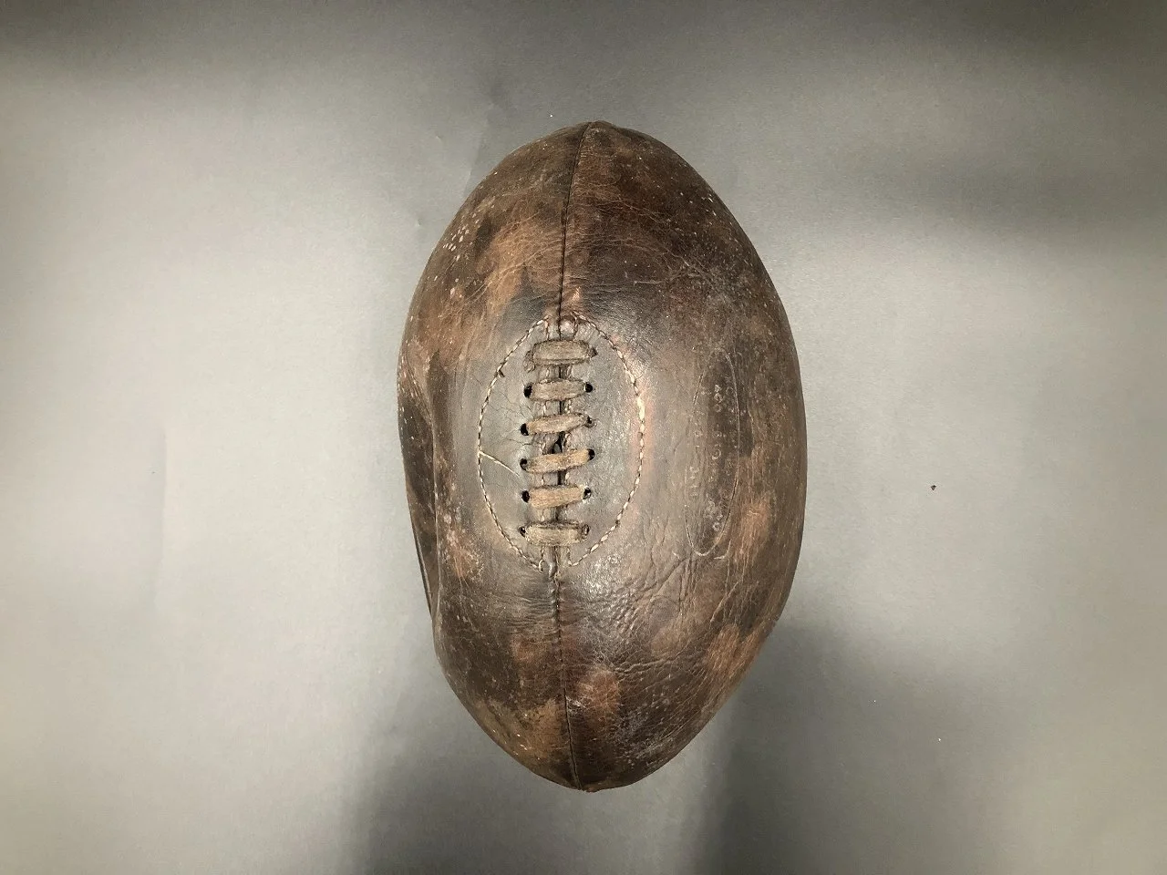 ラグビーボール｜レザー・1930年代 濃い茶の革 30cm | ケントストア