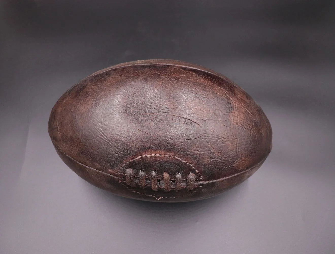 ラグビーボール｜レザー・1930年代 濃い茶の革 30cm | ケントストア