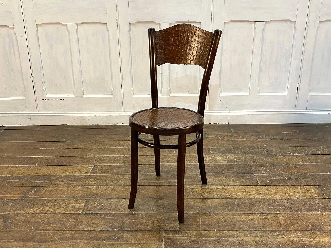 THONET クロコ柄 ベントウッドチェア アンティーク ベントウッドチェア｜ブナ材・1930年代 クロコ型押しのスタイリッシュ