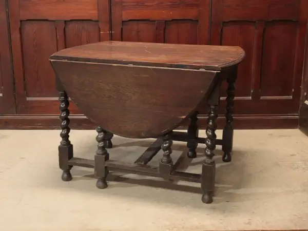 バタフライテーブル｜オーク材・1880年代 ツイストレッグのゲートレッグ 1