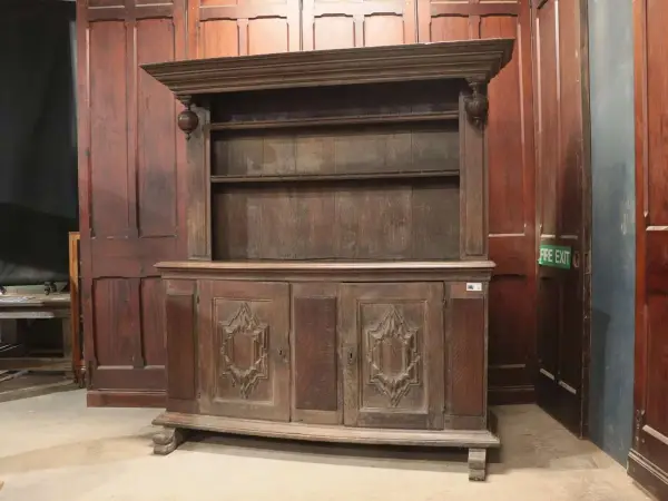 カップボード｜オーク材・1780年代 彫刻扉の大型ドレッサー 2