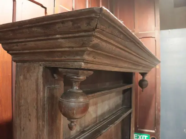 カップボード｜オーク材・1780年代 彫刻扉の大型ドレッサー 14