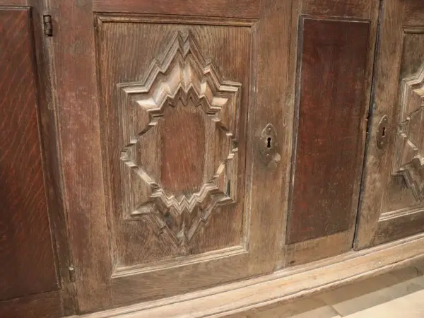 カップボード｜オーク材・1780年代 彫刻扉の大型ドレッサー 8