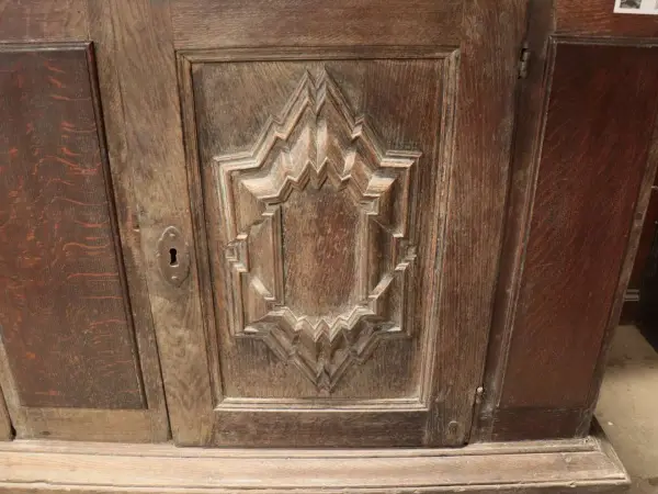 カップボード｜オーク材・1780年代 彫刻扉の大型ドレッサー 9