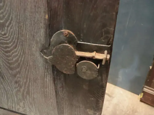 カップボード｜オーク材・1780年代 彫刻扉の大型ドレッサー 10