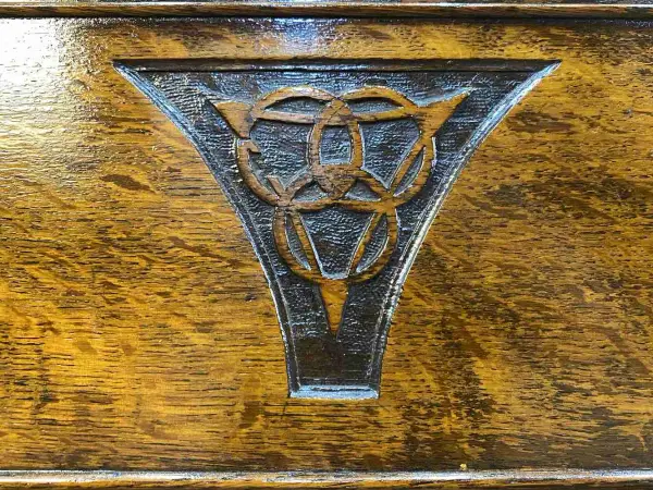 チェスト｜オーク材・1910年代 ドロップハンドルと力強い木目 14