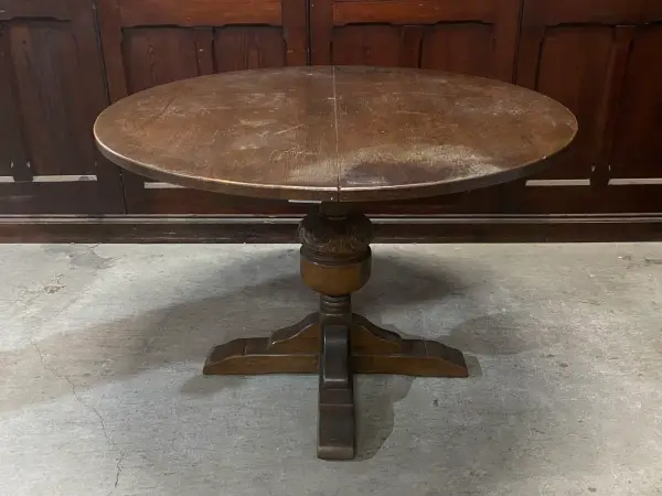 ダイニングテーブル｜オーク材・1880年代 彫刻ペデスタルの円形天板 3