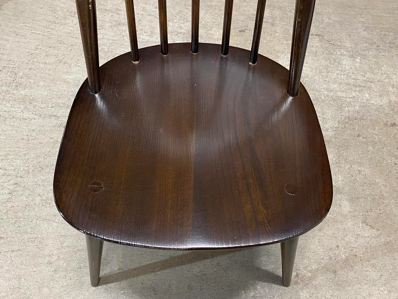 ー ERCOL　1960s ー　クエーカーアームチェア　アーコール　エルム材 クエーカーチェア｜ブナ・エルム材・1960年代 濃色仕上げのスポーク