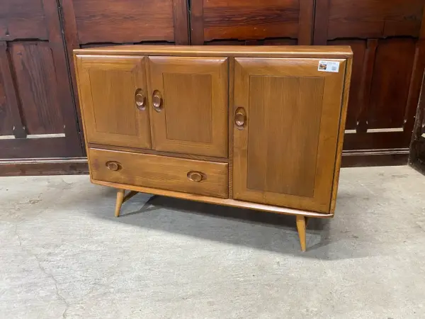 サイドボード｜エルム材・1960年代 3枚扉 ERCOL（アーコール）
