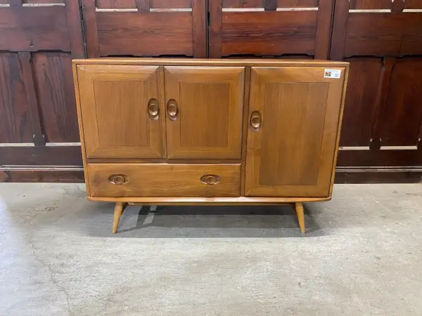 サイドボード｜エルム材・1960年代 3枚扉 ERCOL（アーコール） 3