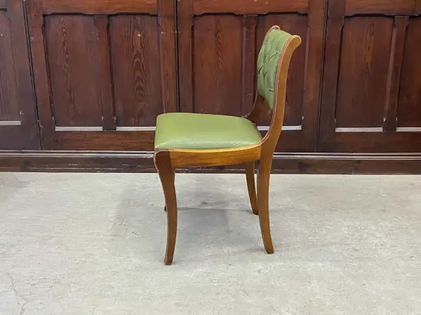 チェスターフィールドチェア｜マホガニー材・1920年代 上品な佇まい 3