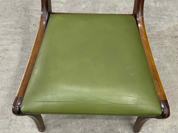 チェスターフィールドチェア｜マホガニー材・1920年代 上品な佇まい 6