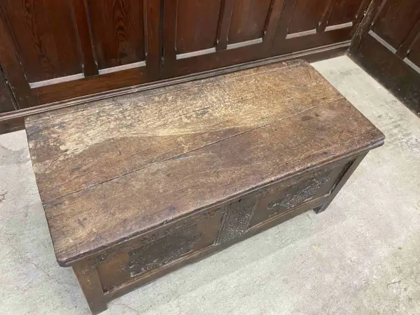 コファー｜オーク材・1730年代 菱形彫刻のブランケットチェスト 7