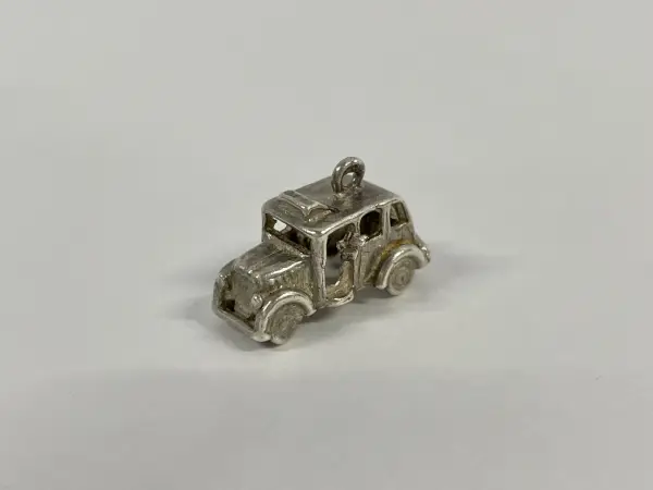 シルバーチャーム ロンドンタクシー 1